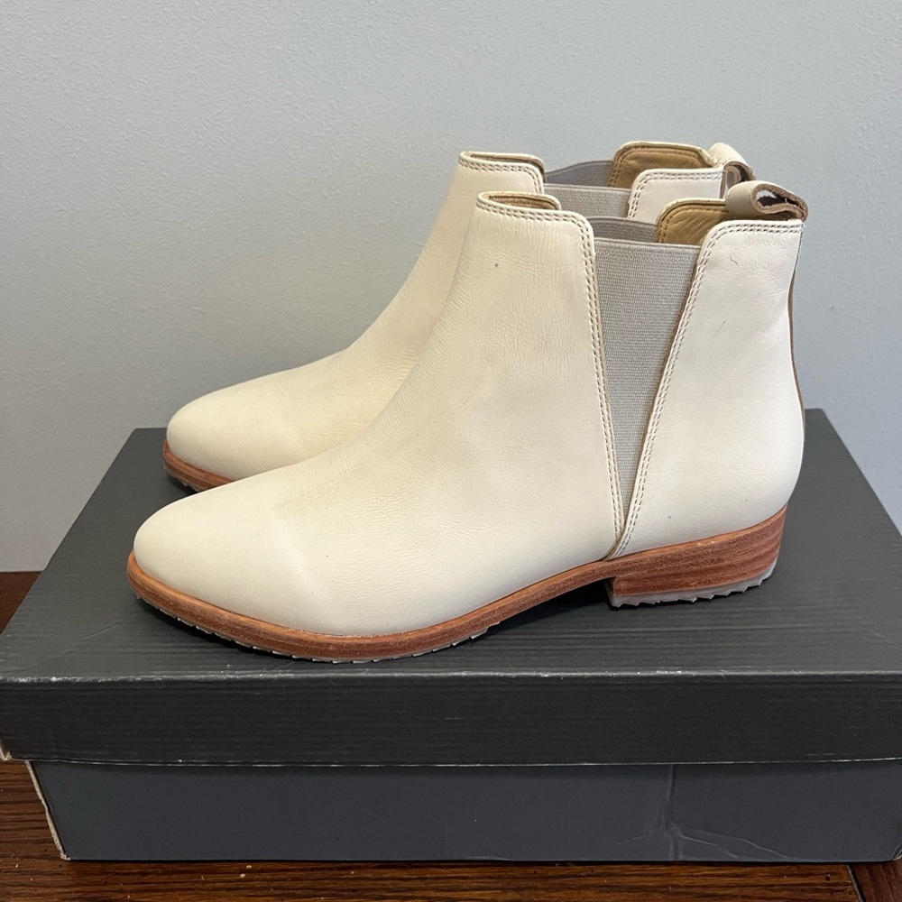 Nisolo Cream Leather Chelsea Ankle Boots